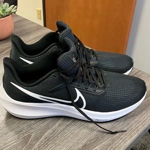 Nike Men’s Pegasus Black size 11.5